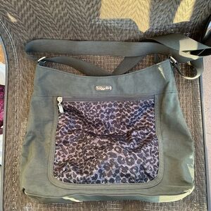 Baggallini CHARLOTTE Green/Leopard Messenger Crossbody Bag